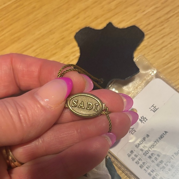 Sadi Elegant Black Quilted Handbag 2way bag - Picture 3 of 12